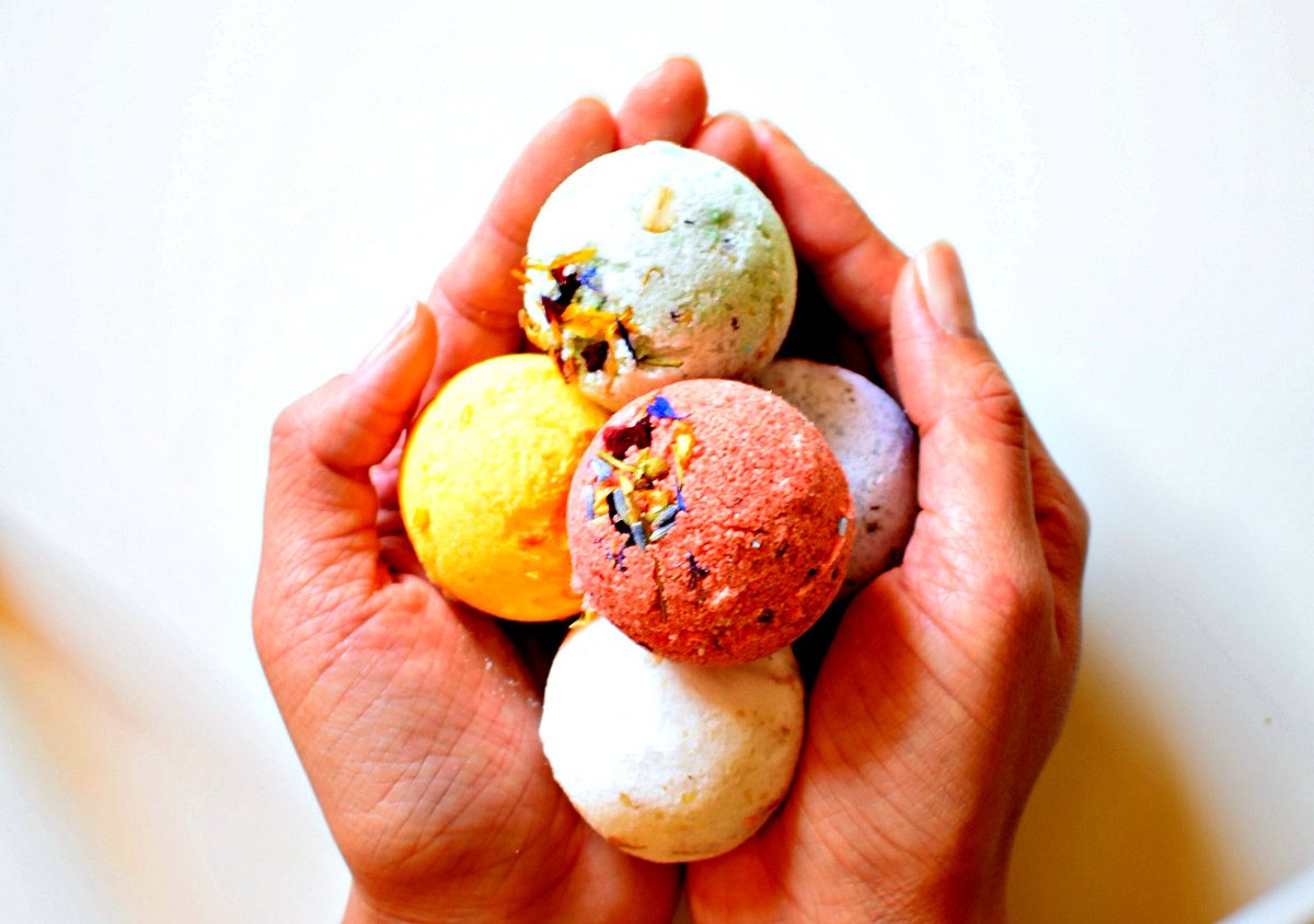 kitschandfancy's tweet photo. My bath bombs are now available wrapped and ready to give as a baby shower or bridal shower gift! https://t.co/WMklbsizno