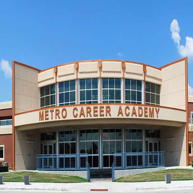 DryvitSystems's tweet photo. Metro Career Academy – Oklahoma City, OK #Dryvit #ReVyvit #Outsulation #EIFS #CustomBrick #Lymestone #Education 📷: @dryvitsystems https://t.co/fZwB9dsdjn