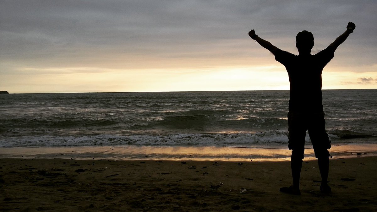 GibsonZzy's tweet photo. Sunset in carita #beach #anyer #karangsari #pemandangan #sorehari https://t.co/4coJESJ1gN