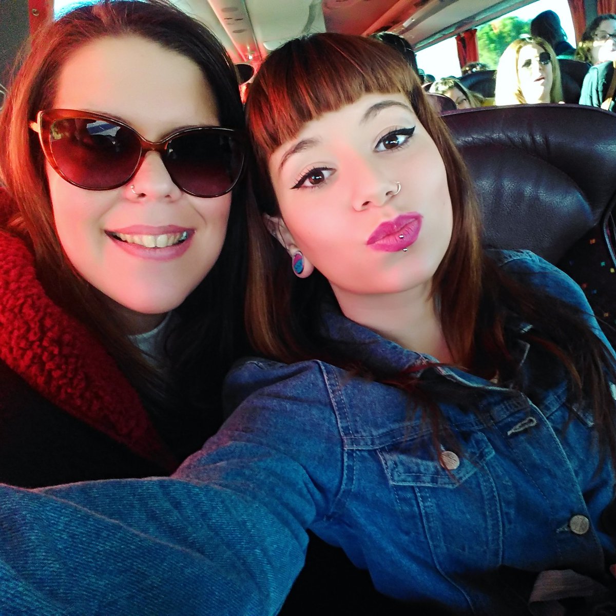 rozarunpocomas's tweet photo. Bus bus https://t.co/RA9lNCFe3E