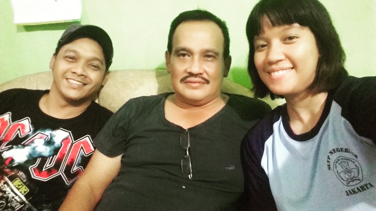 GibsonZzy's tweet photo. Santai ajahhh #carita #mywife #fatherinlaw https://t.co/3fuJwcfyQ5
