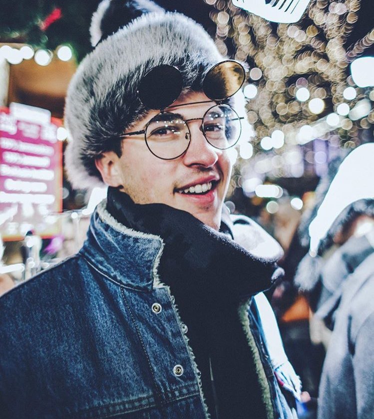 scotchdup_'s tweet image. when he wears glasses 😩😛👏🏻💯