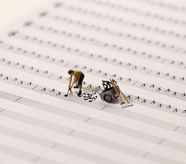 Pensavo... trovare una persona che ci ascolta ci permette di non parlare. Allora sì, possiamo essere solo musica. D.