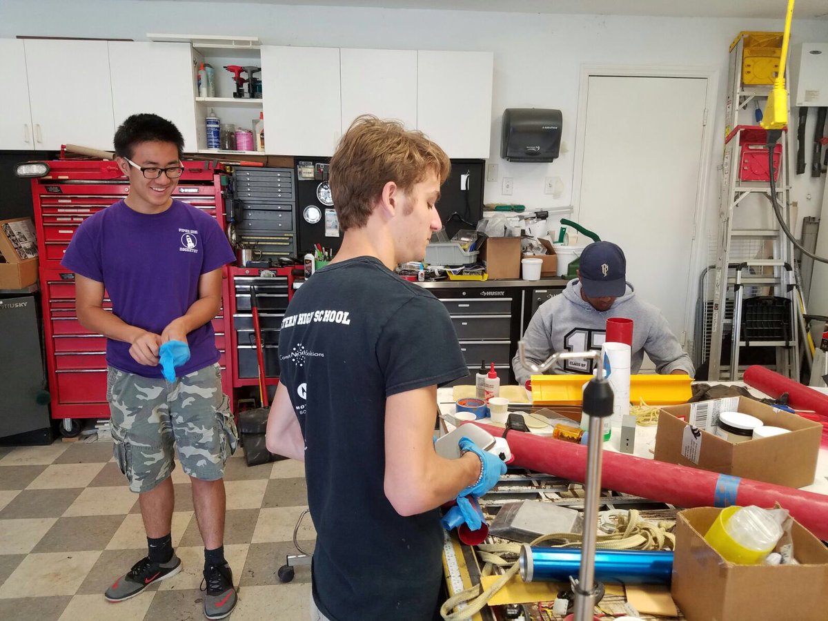 WesternHighSLI's tweet photo. Full scale building. The rocket is really starting to come together! https://t.co/y5yH7OKMRH