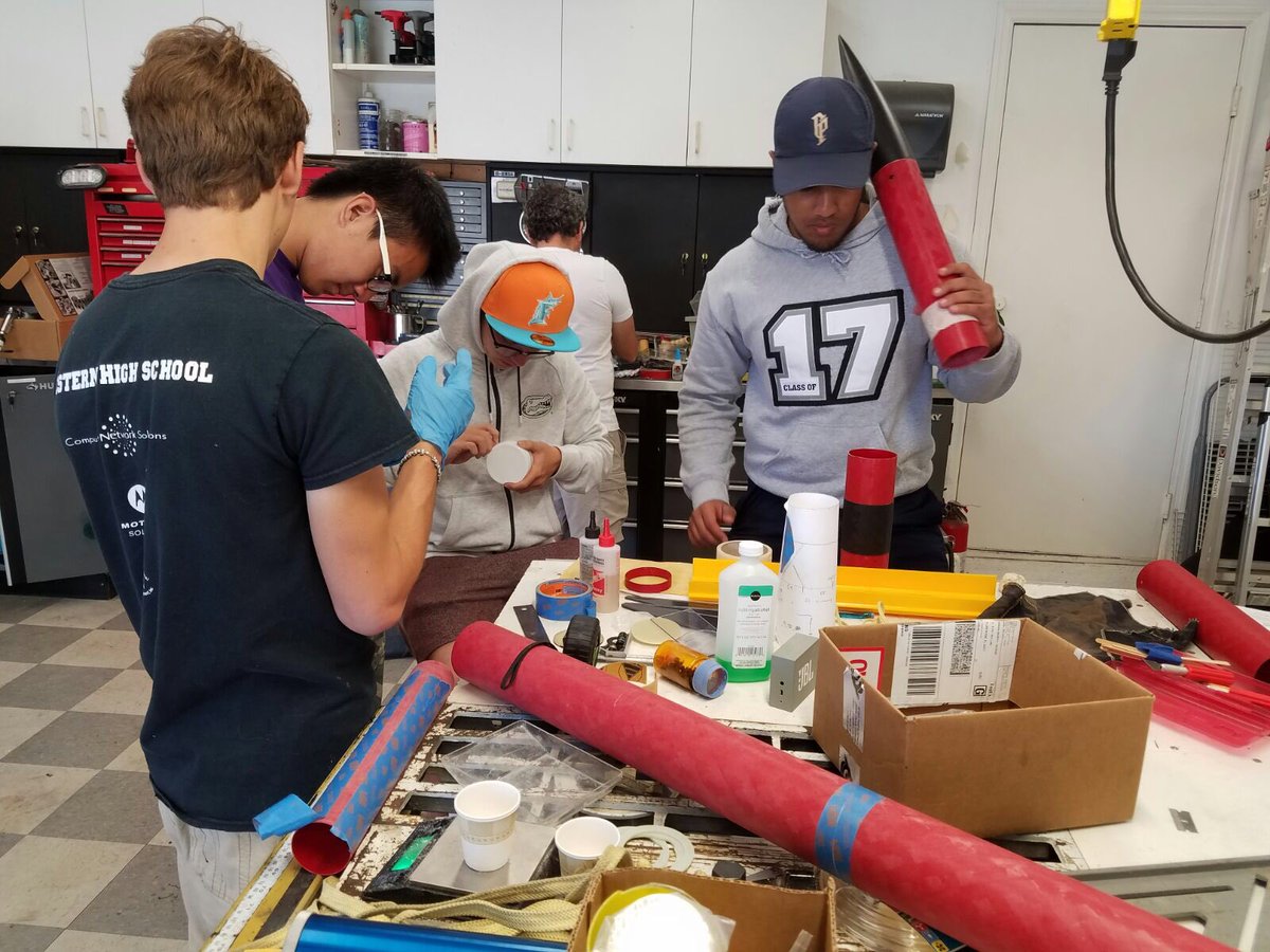 WesternHighSLI's tweet photo. Full scale building. The rocket is really starting to come together! https://t.co/y5yH7OKMRH