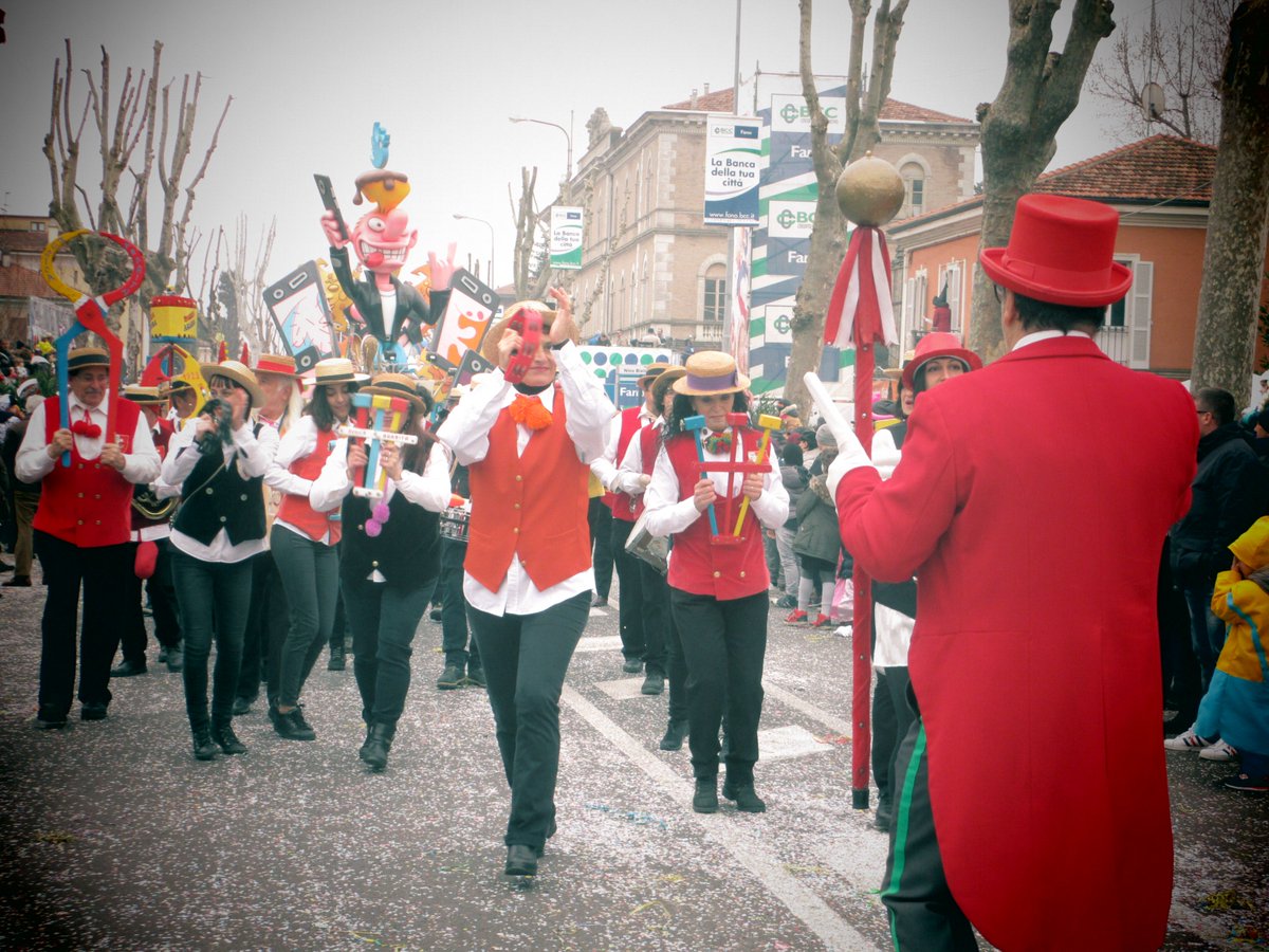 solagimma's tweet photo. 12 febbraio #carnevaledifano2017 @MarcheTourism @ENIT_italia @yallersitalia @Filippo_Borioni @Fanocarnevale https://t.co/OJfzxCJqQF
