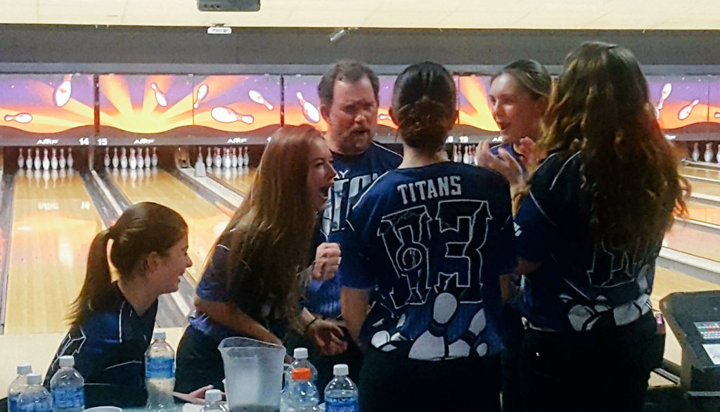 KrebsKlass's tweet photo. Meet your boys #sectionalchamps and girls district qualifiers!! @triwayhsbowling @TitanNationSS https://t.co/HnBCLnLfHu