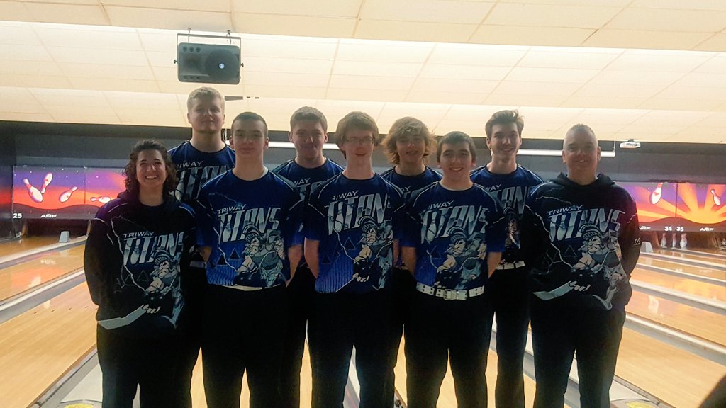 KrebsKlass's tweet photo. Meet your boys #sectionalchamps and girls district qualifiers!! @triwayhsbowling @TitanNationSS https://t.co/HnBCLnLfHu