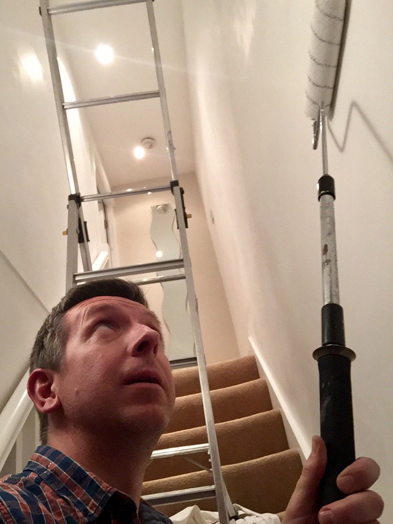 Howyf's tweet image. Hate decorating 😡 &amp;amp; that's a lot of white wall