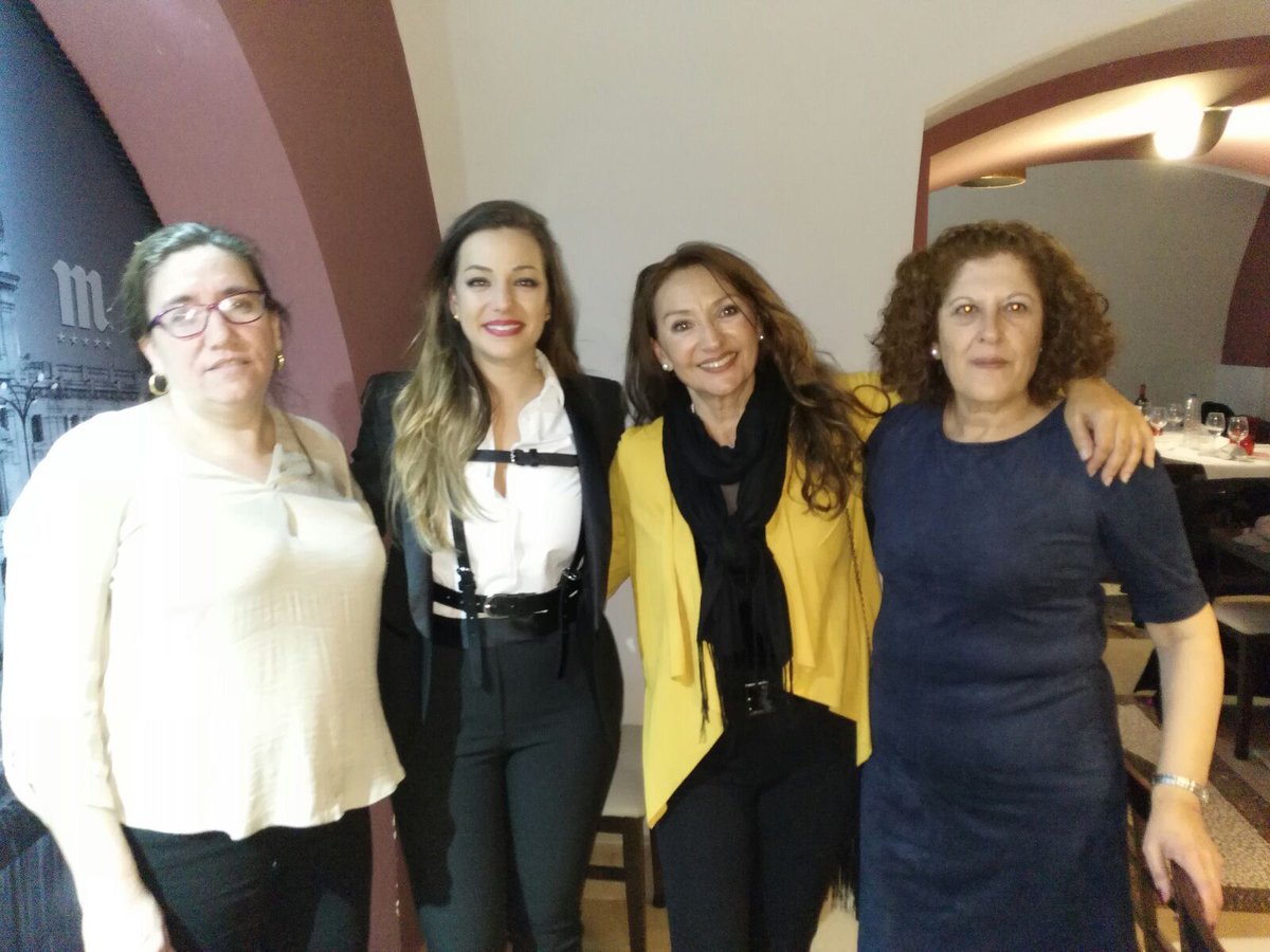 ANA270861's tweet photo. Gracias @madrid_cenaSWS  @SoniaZWallsGH14 @zitasanchez56 @cristinaydaddy estupenda noche https://t.co/spkZW9IA2T