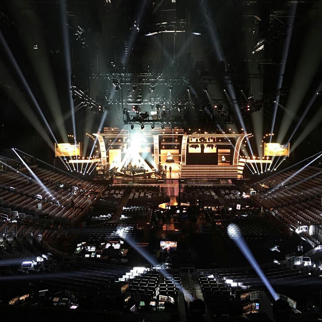 ddlovato_Py's tweet photo. Alfombra Roja y escenario de los Grammys 
DEMI FOR A GRAMMY
#Lovatics #BestFanArmy #iHeartAwards 
rt=voto https://t.co/lgxXKqEwzq