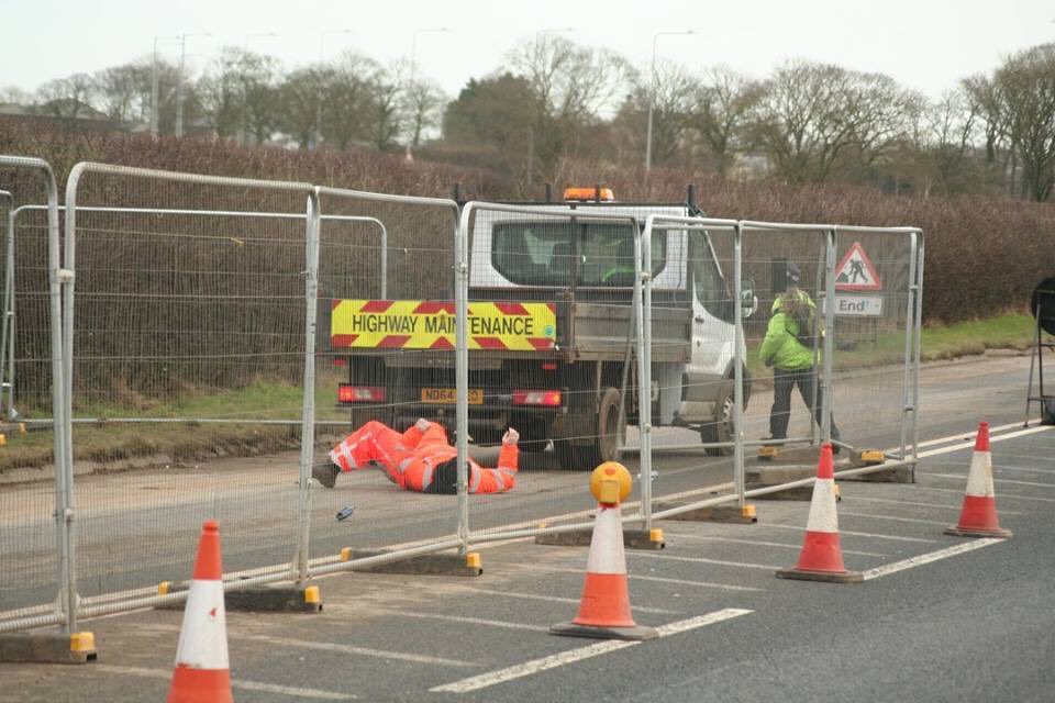 myblindeye's tweet photo. Don't get behind an@AEYatesLtd driver! #frackingfailure https://t.co/NFNsFriv1v