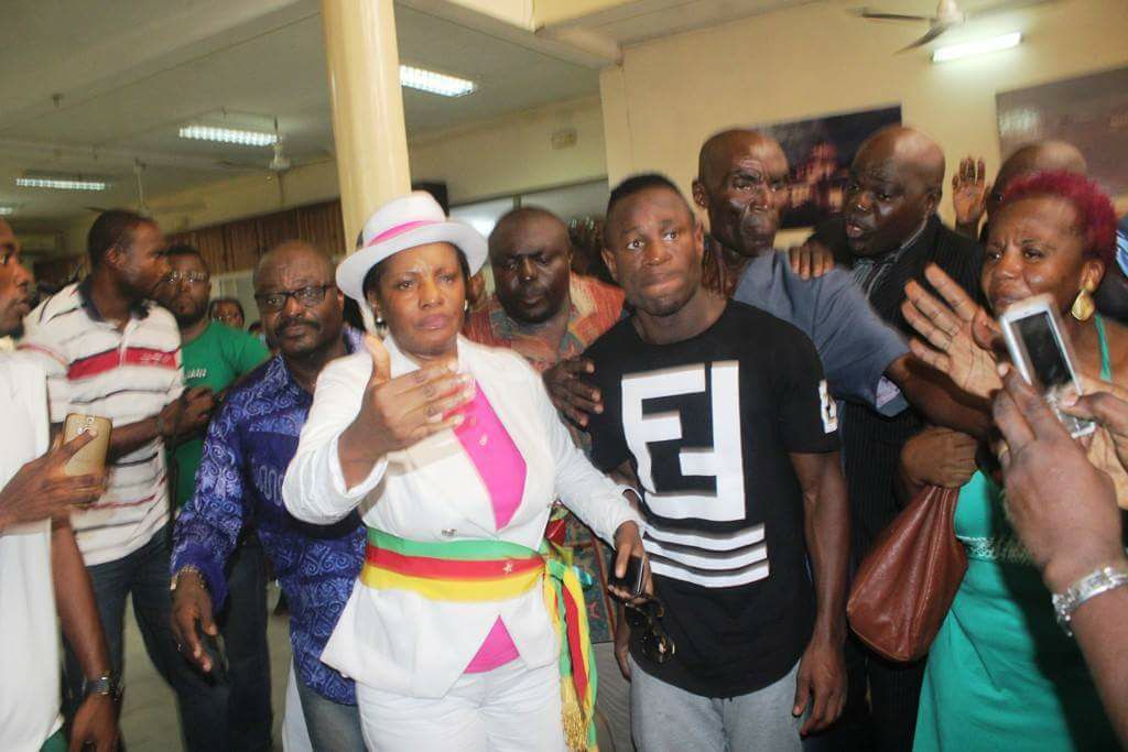 culturebene's tweet photo. Christian Bassogog citoyen d’honneur de Douala 2ième #lionsindomptables #bassosog https://t.co/NJALh7LF9q https://t.co/YxFJvW3kRf