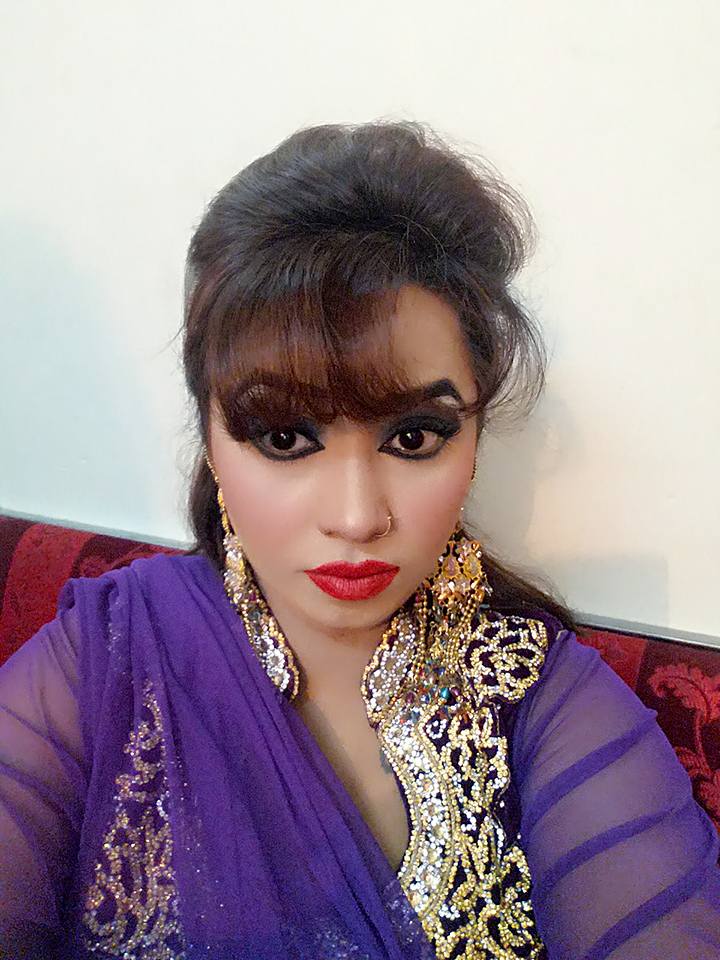 SheezaButt62's tweet photo. #sheeza #cleavage #hot #roantic https://t.co/kYcSdNxDCX