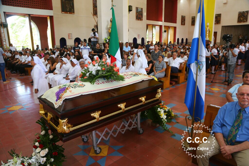Canal4Ni's tweet photo. #Canal4Noticias En imágenes: Eucaristía de cuerpo presente de sor Emilia #Rachela en la Catedral de #Managua. https://t.co/blQcGt5BnV