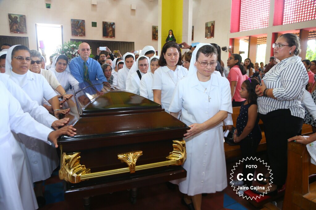 Canal4Ni's tweet photo. #Canal4Noticias En imágenes: Eucaristía de cuerpo presente de sor Emilia #Rachela en la Catedral de #Managua. https://t.co/blQcGt5BnV