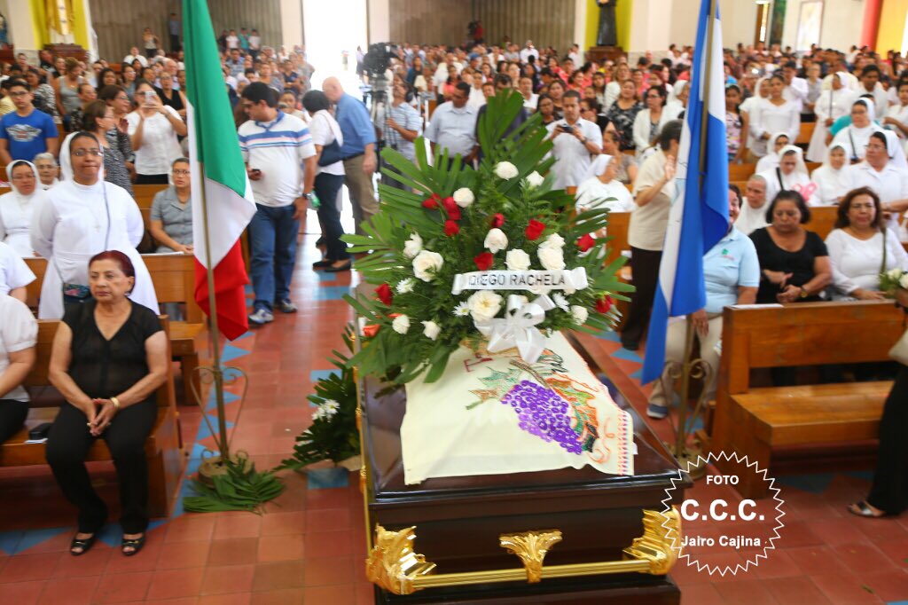 Canal4Ni's tweet photo. #Canal4Noticias En imágenes: Eucaristía de cuerpo presente de sor Emilia #Rachela en la Catedral de #Managua. https://t.co/blQcGt5BnV