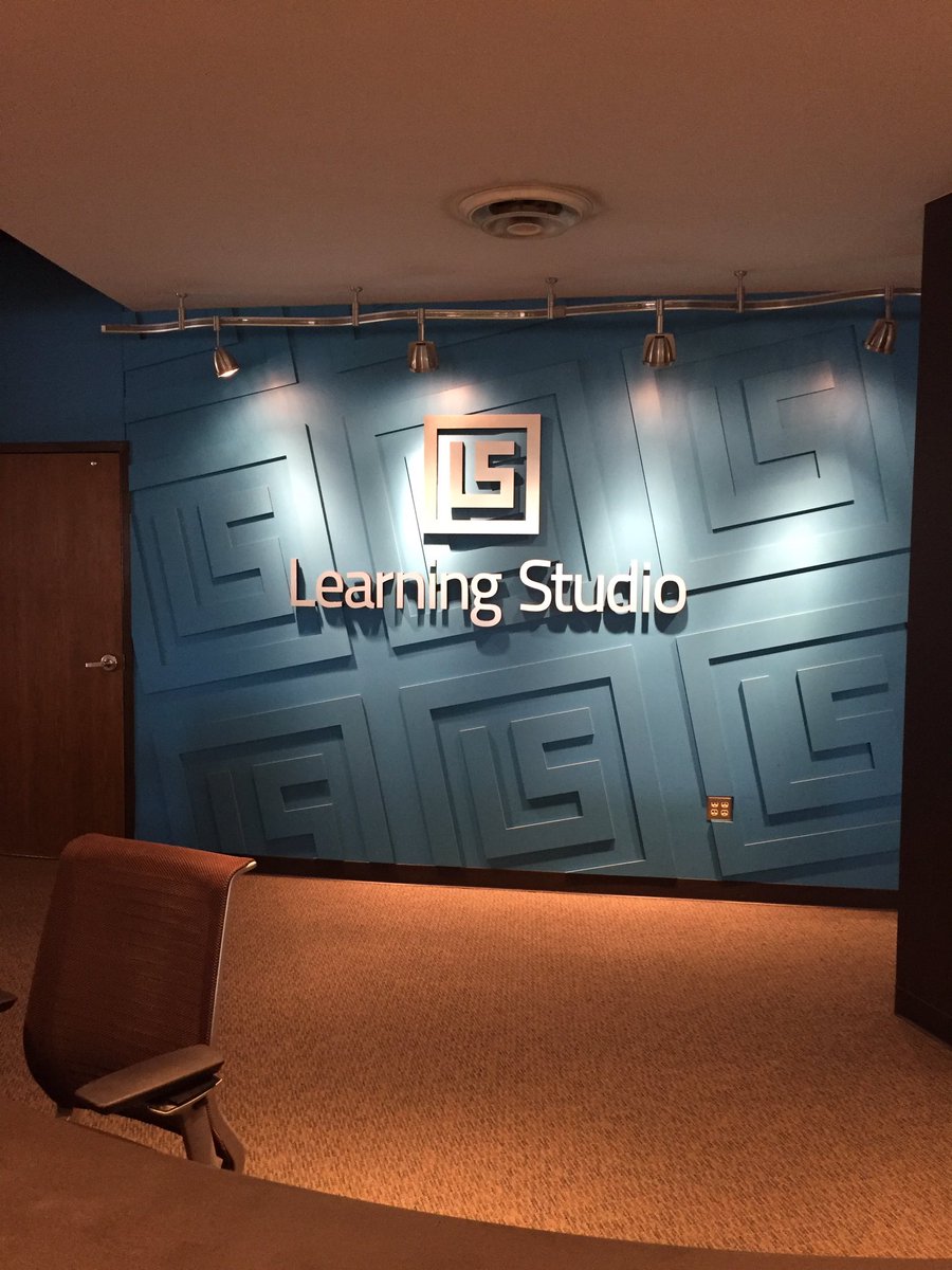 ianjc95's tweet photo. The Learning Studio has been a great technological asset to my learning. The rooms there are great for meetings and class projects. #jmc367 https://t.co/St7peM0ZmX
