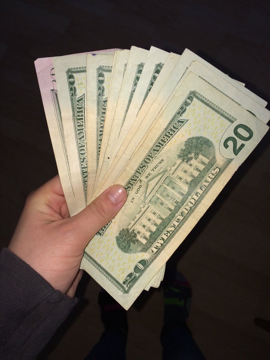 lexilowenberg's tweet photo. Ca$$$$hhh https://t.co/tjVKnQySw7