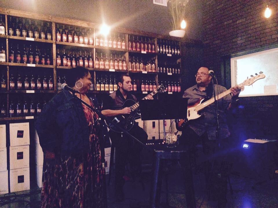micseeb's tweet photo. @DUOwinery was too much fun last night! #derekroy on bass #kimroy vocals @onthreejazztrio #livejazzhouston @kimseeb #jazz #livemusic https://t.co/tPIHe3kudg
