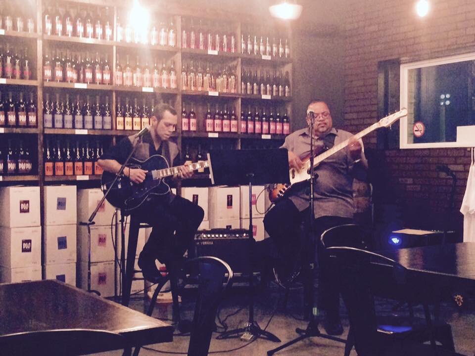 micseeb's tweet photo. @DUOwinery was too much fun last night! #derekroy on bass #kimroy vocals @onthreejazztrio #livejazzhouston @kimseeb #jazz #livemusic https://t.co/tPIHe3kudg