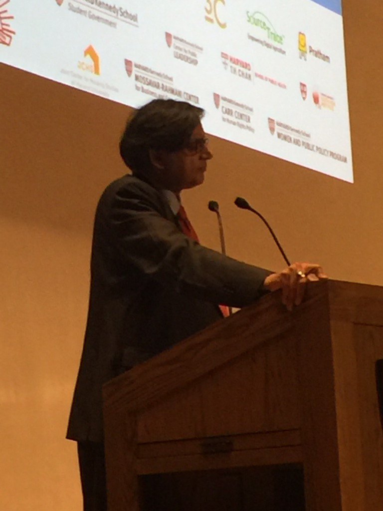 cduvvuri's tweet photo. @ShashiTharoor- Such a phenomenal  speech &amp; Was awesome listening to @ShashiTharoor today at #Indiaconference2017 https://t.co/69NqpiNqyD