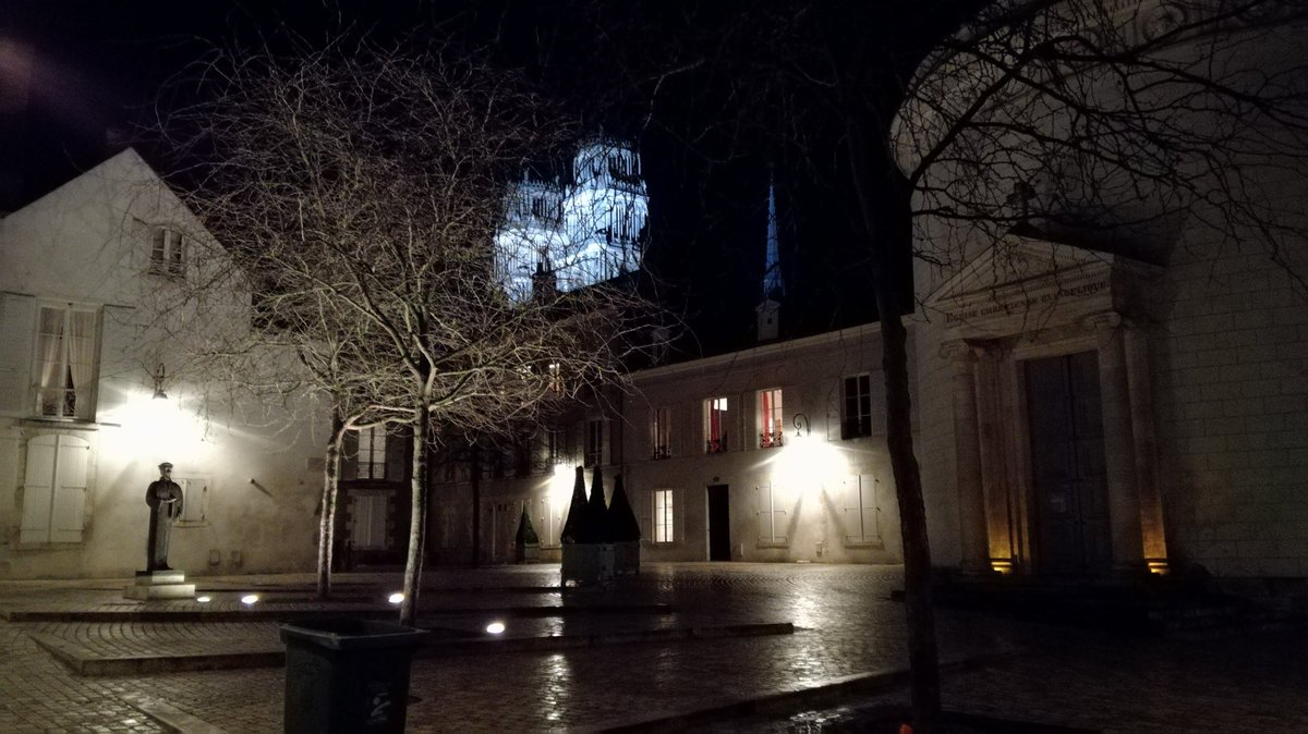 45Proust's tweet photo. #Orleans coeur de ville. Jolie balade nocturne https://t.co/OlT2xkPi4w