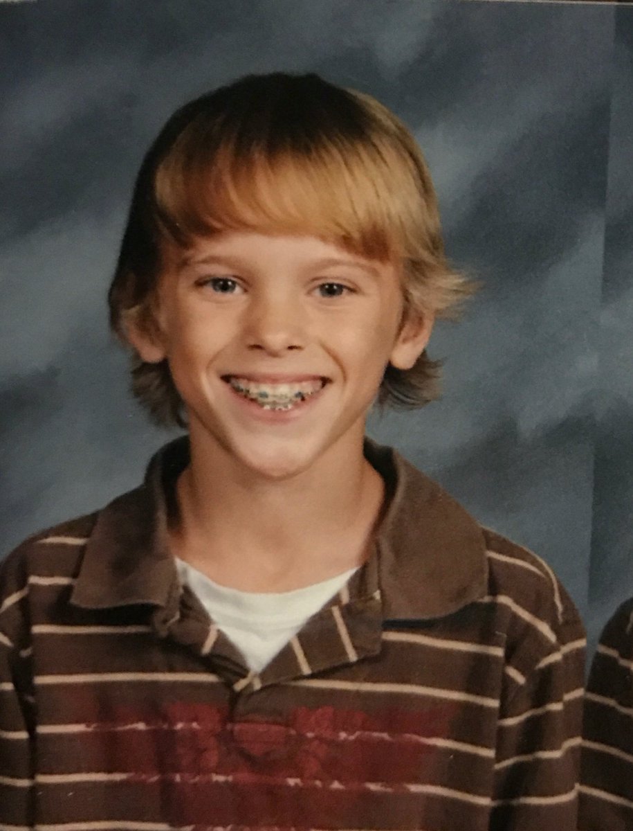 RareKayden's tweet photo. loves wearing skater clothes, cant actually skate, can beat u in sonic heros, has three loves: 1.the father, 2.the son, 3.the holy heelies https://t.co/wPaOkVAFA3