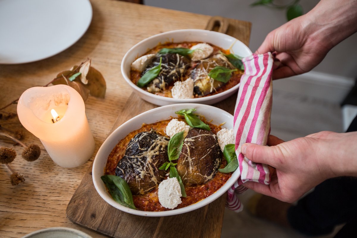 Food saved us! No better way to spend the grey weekend prep for our #supperclub <a href="/Heals_Furniture/">Heal's</a> goo.gl/XFoIfM <a href="/LondonPopups/">LondonPopups</a> <a href="/LDN/">Radar London</a>