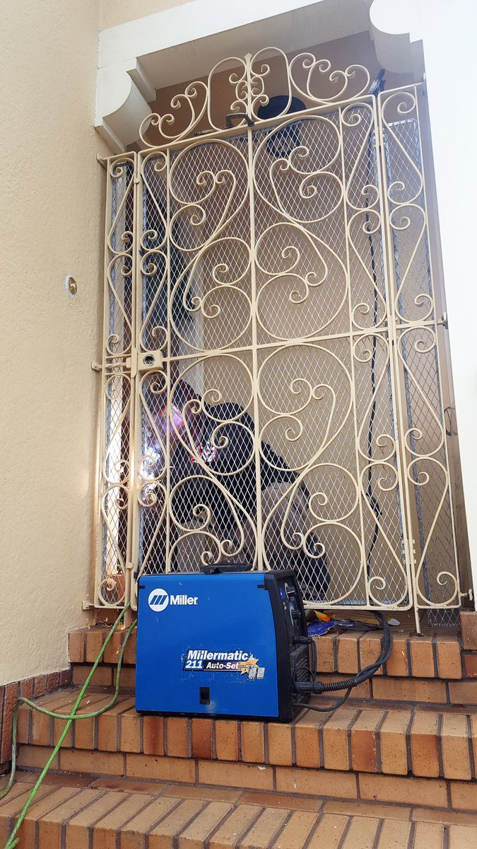 lock_genius's tweet photo. Security gate homes.
#locksmithSF #DalyCity #SanFrancisco #Pacifica #SanRefael #Oakland #SanBruno #DowntownSF #Dublin #Gate #security #locks https://t.co/CZwP5EJ88d
