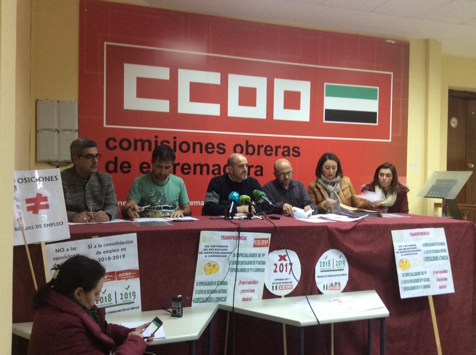 FECCOOex's tweet photo. #TodasOpos2018 #StopExSolosNo @StopOposEx2017 docentes movilizados deben ser escuchados https://t.co/vqr0ascXtd