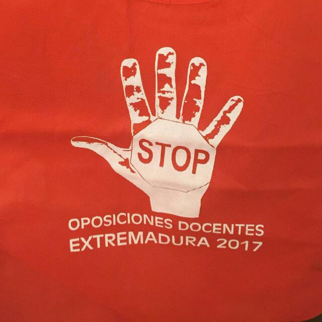 quimiver's tweet photo. #TodasOpos2018 si queréis calidad en educación @GFVara @EstherGMoran @SindicatoPIDE @CSIFenseEXT @AnpeExtremadura @fspextremadura https://t.co/eeWDAXrbeA