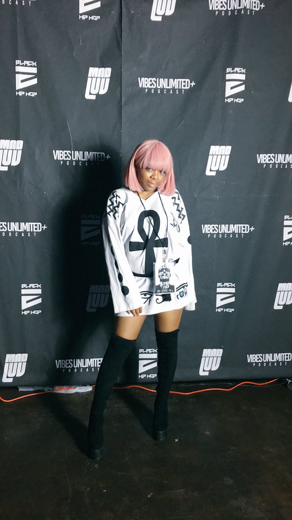 dapinkhairgurrr's tweet photo. Pink hair. For the culture. #happyblackhistorymonth #black2hiphop 💕💕 https://t.co/mAnxHDMzUo