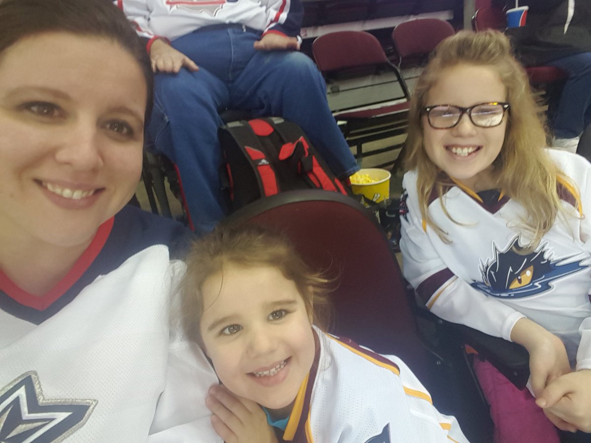 AngEder9143's tweet photo. @TweetQTV #aliveincle #gomonsters #hockey https://t.co/PqXvwxh4NS
