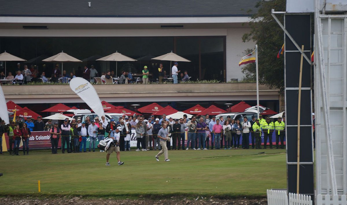 KornFerryTour's tweet photo. Hats off, @ethanetracy

He holed out for eagle at the last to force a playoff with @dbobbydiazz

https://t.co/yl7DBQ2j72 https://t.co/Tf7UVZOGwa
