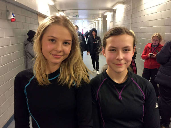 Tycker ni ska läsa om de här två tjejerna i <a href="/SAIKbandy/">Sandvikens AIK Bandy</a> - Wilma Uhlin, 16, och Tova Grönoset, 14. #svbandy
bandypuls.se/bandy/elitseri…