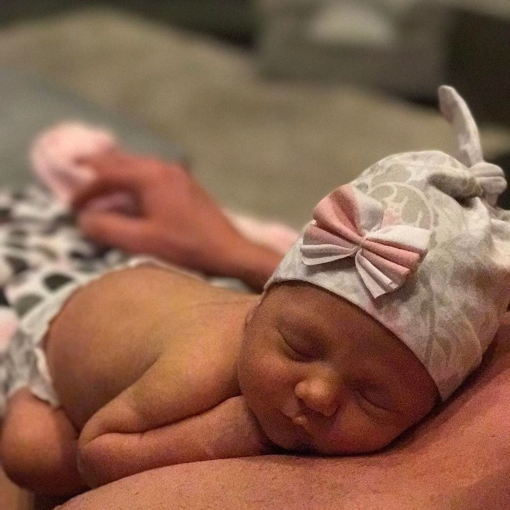 Tyler_Deveraux's tweet photo. Sunday cuddles with this little girl! #ThatFaceIsSoPrecious #DaddysGirl #WhatDidWeEverDoWi… https://t.co/0Ca6NeCVNH https://t.co/LGVaPRV4N2