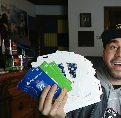 overtflow's tweet photo. yall are the best
I got a few gift cards to give out
like &amp; retweet &amp; follow me
If we hit 40k followers today, I'll buy one of you a PS4 👍🏽 https://t.co/opM0WgBA8x