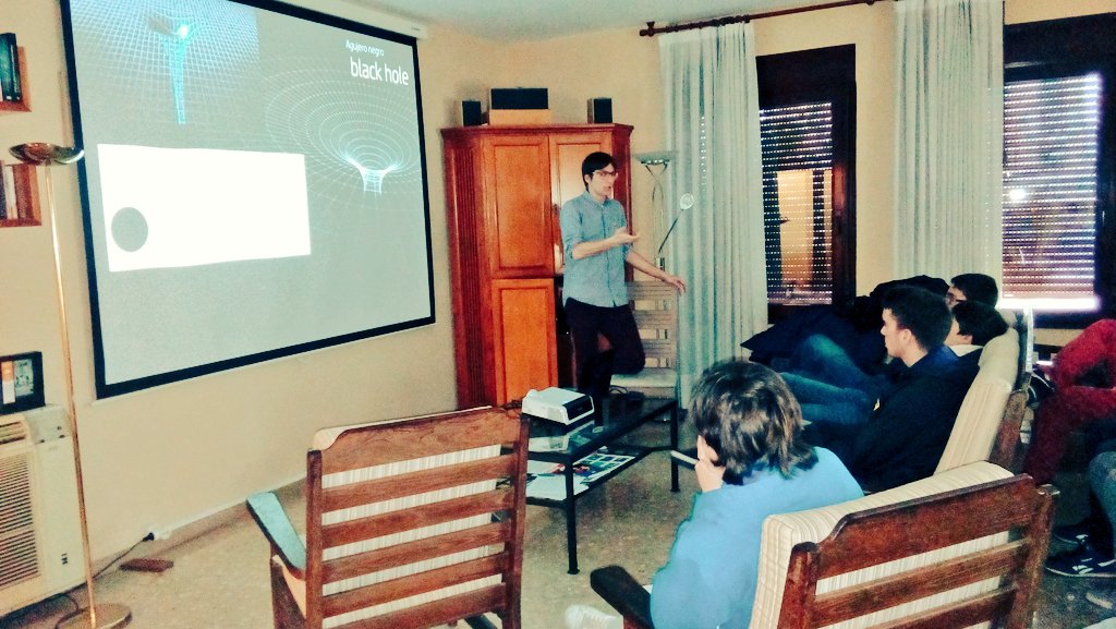 ClubBalandrau's tweet photo. Increíble sessió de física teòrica vers la relativitat per part d'en @xavo240, PhD student de la @UniBarcelona al #BaccalaureateProgram! https://t.co/fB0F0URoHC
