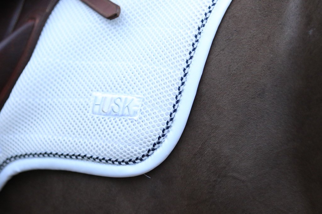 HuskThe's tweet photo. #HUSK #saddle Breathe cloth range #thermoregulation #coolback #airflow #nosweat #EquineHour https://t.co/KjECm4MYw7