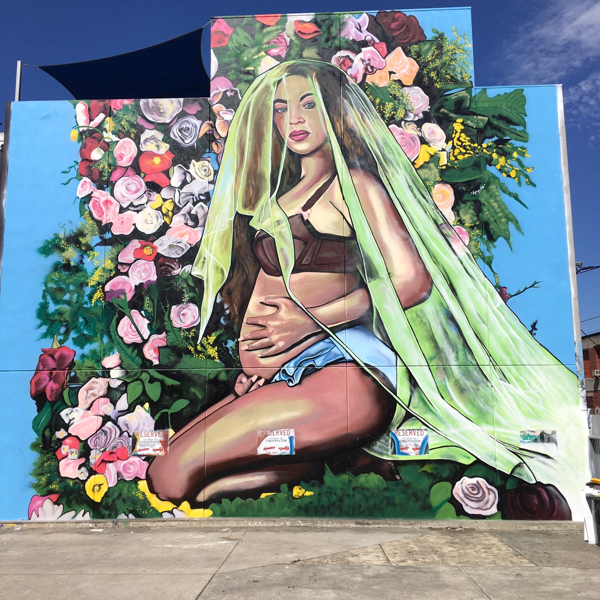 This pregnant @beyonce wall is opposite 25 Easey street in Collingwood 📸 #beyonce #beyoncetwins #jayz