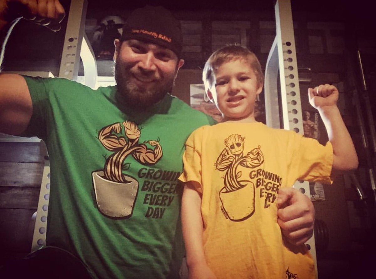 swollenbeast27's tweet photo. @FlexComics GROWING BIGGER EVERY DAY!! When ur nephew wants lift n be like you 💪🏼😊 https://t.co/rPRGlTt9wh
