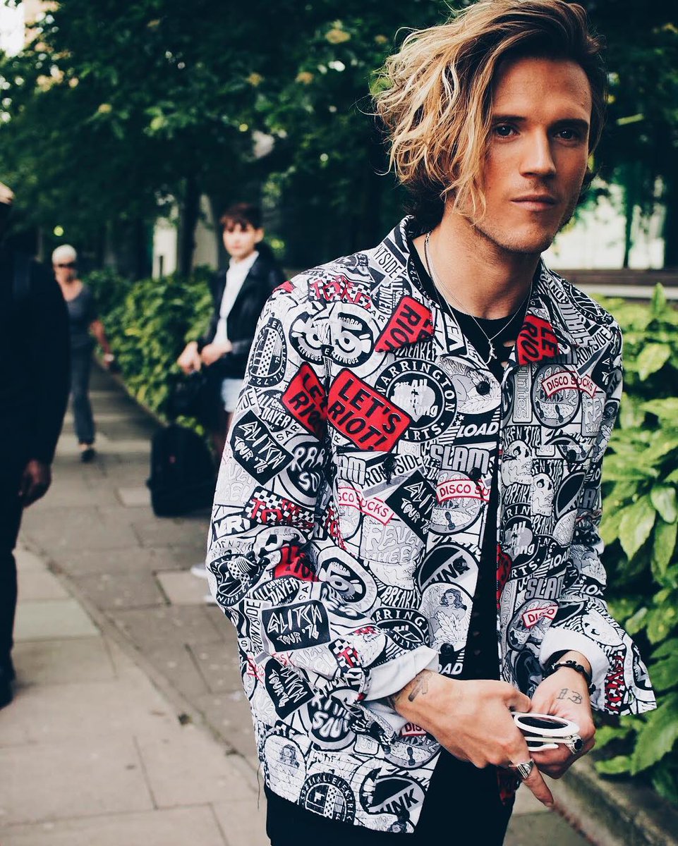 sitemcflybrasil's tweet photo. Parece que um certo alguém está se sentindo nostálgico hoje... Dougie postou essas duas fotos no seu Instagram com a tag #throwingbacksunday https://t.co/K5BjNLe6qa