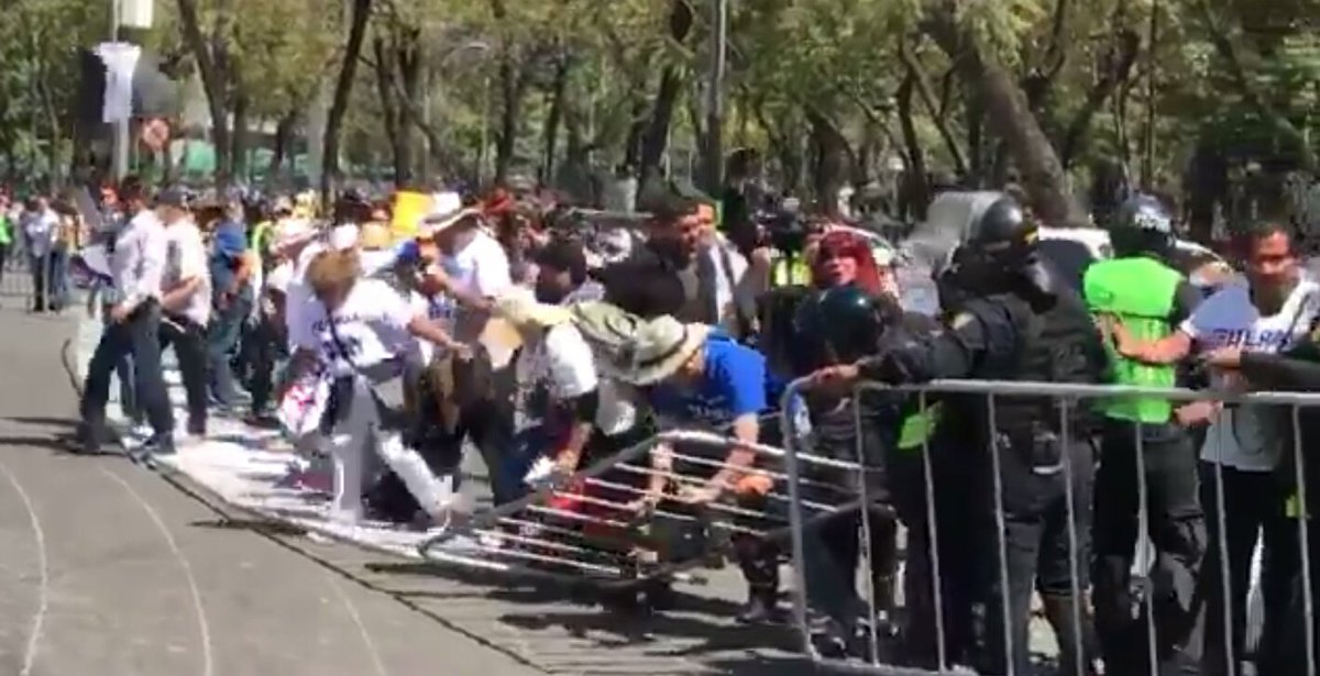 ncv_Violeta's tweet photo. EL GRITO q Prevaleció fue Fuera Peña  Fracasó su Unidad Corrupta PRIAN!🐁 #VibroContraPeña #Vibramx @epigmenioibarra @Eltiotonysoy @Mboe55 https://t.co/ux1OALHIDG