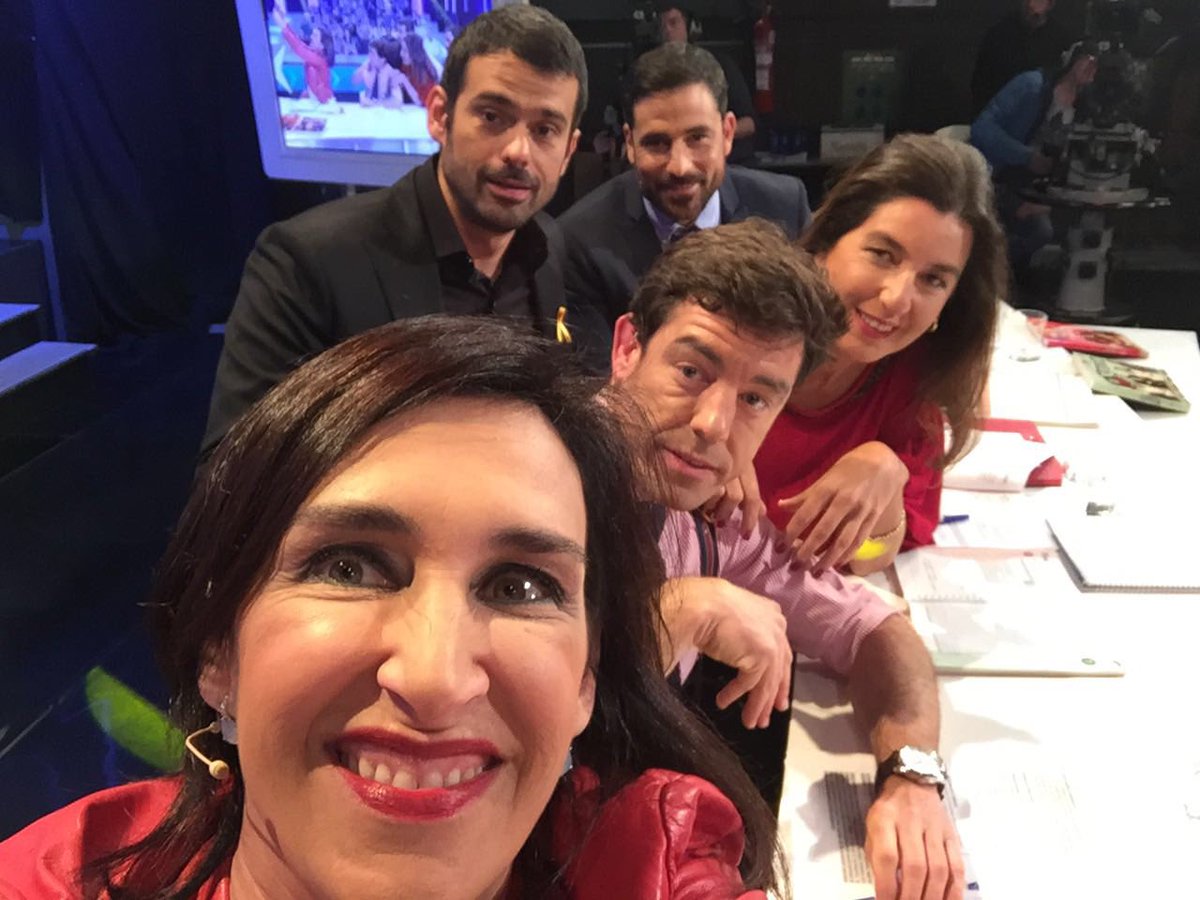 labasculaTV's tweet photo. Comparte el selfie y comenta el programa y podrás ganar un libro firmado por los asesores y por @Enrique_chef #labascula8 https://t.co/nJZ7kQRSdP
