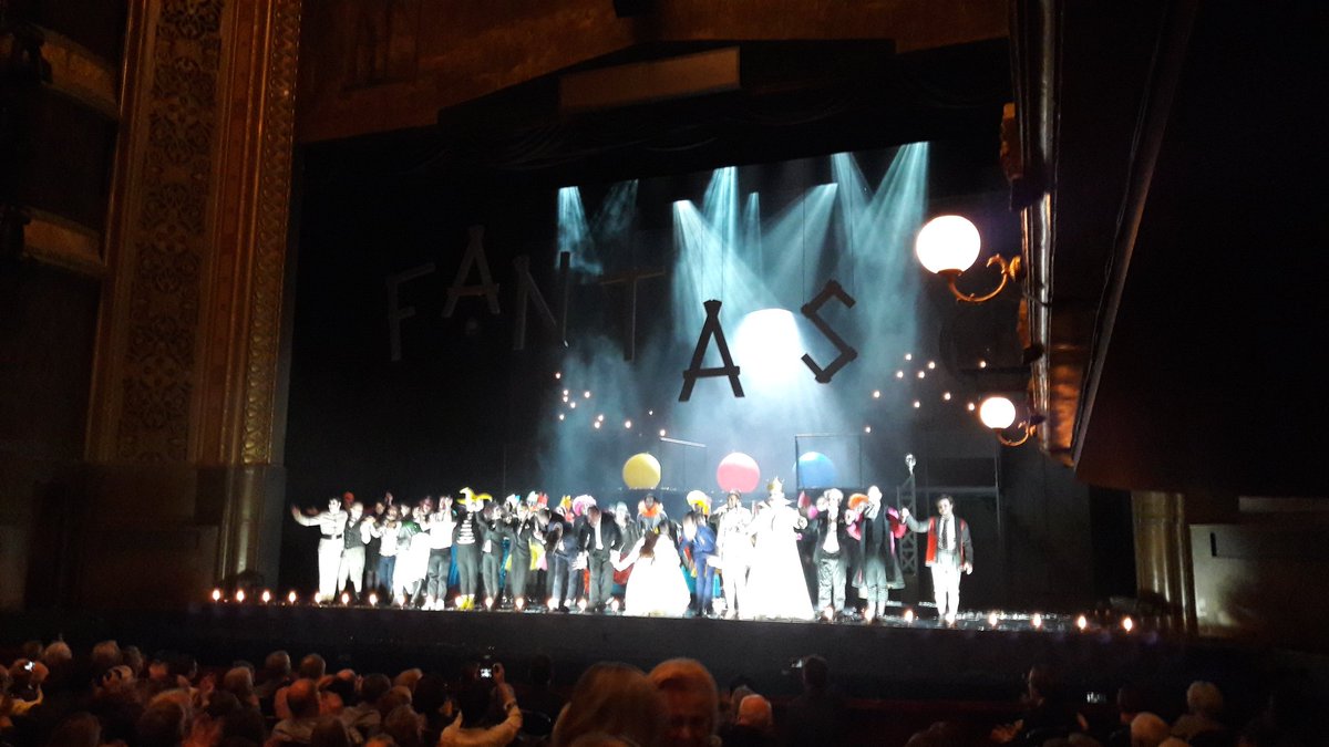 OBtheatre's tweet photo. Merveilleuse première de #Fantasio ce soir à l'@Opera_Comique @theatrechatelet !
Émue et séduite par la musique &amp; la mise en scène ! 😊 https://t.co/z7b8mDA438
