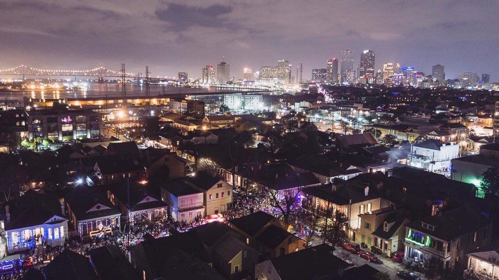 It's carnival season. 🎭 Night shot of New Orleans during Krewe Du Vieux.  DJI Mavic. #newo… ift.tt/2kzWE62