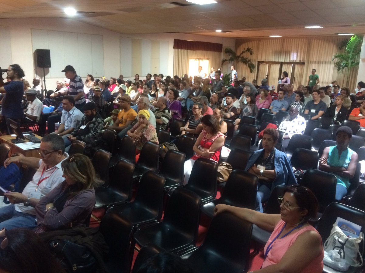 Flibrocuba's tweet photo. Público asistente a entrega de Premio Nacional de Literatura a Margarita Mateo #FILCuba2016 #cuba. https://t.co/jilo3eYeXF