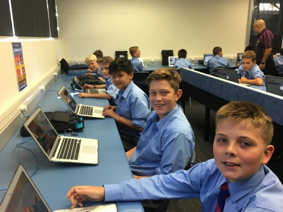 #Mainlinepower powers the Feb 2017 new student induction session at #StJosephs blogs.joeys.org/2017year7/2017…, #flexiblepower, #poweringeducation