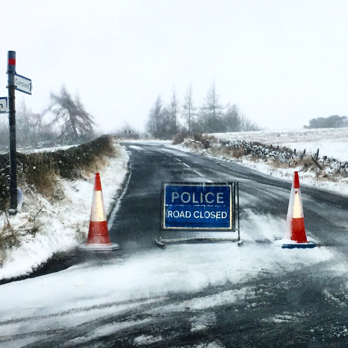 willdawesphoto's tweet photo. Road closed due to snow #Allendale to #carrshield road @bbcweather @bbcnewcastle @NorthPennAONB @NorthEastTweets https://t.co/K809eaVIUG